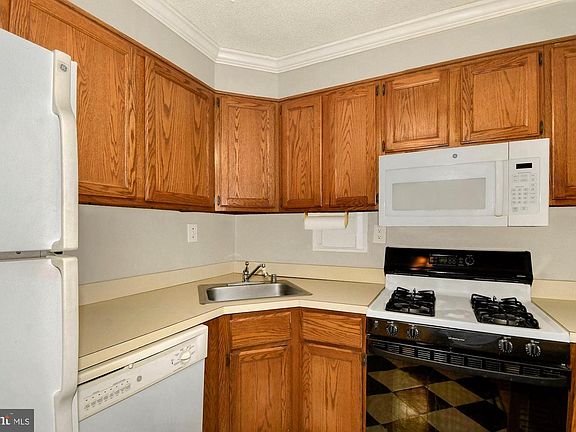 5th image of 4600 S Four Mile Run Dr APT 408