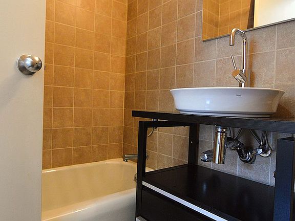 5th image of 301 E 69th St APT 8J