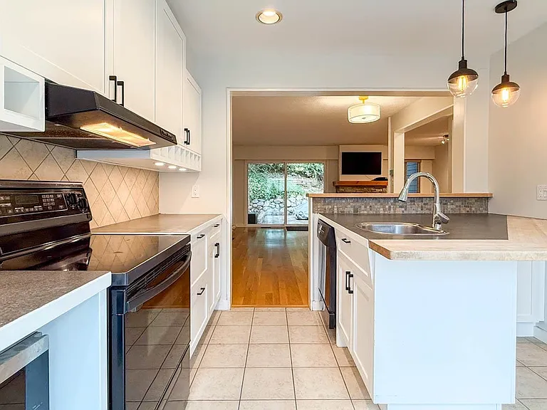 1530 McNair Dr — Photo 14