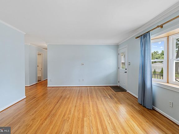 4th image of 507 Anthony Ct