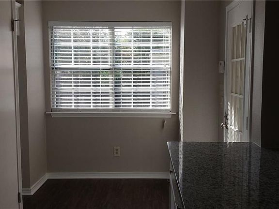 2nd image of 1422 Broadmoor Dr