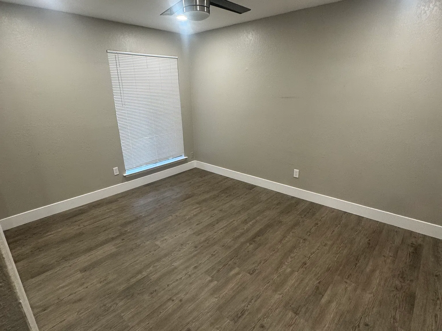 2 bed, 950 sqft, $1,595 — Photo 1