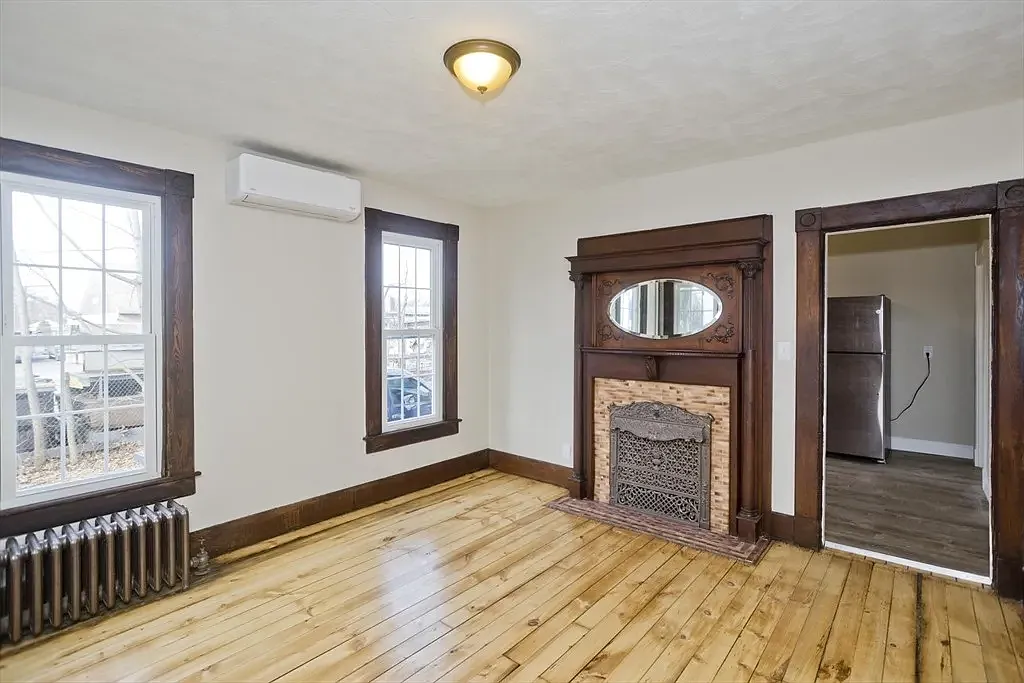 3 bed, 1048 sqft, $1,900 — Photo 4