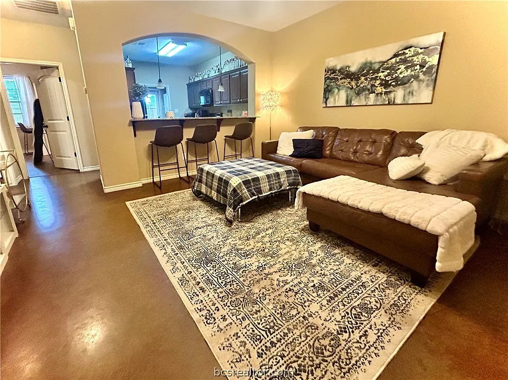 3 bed, 1267 sqft, $1,950 — Photo 4