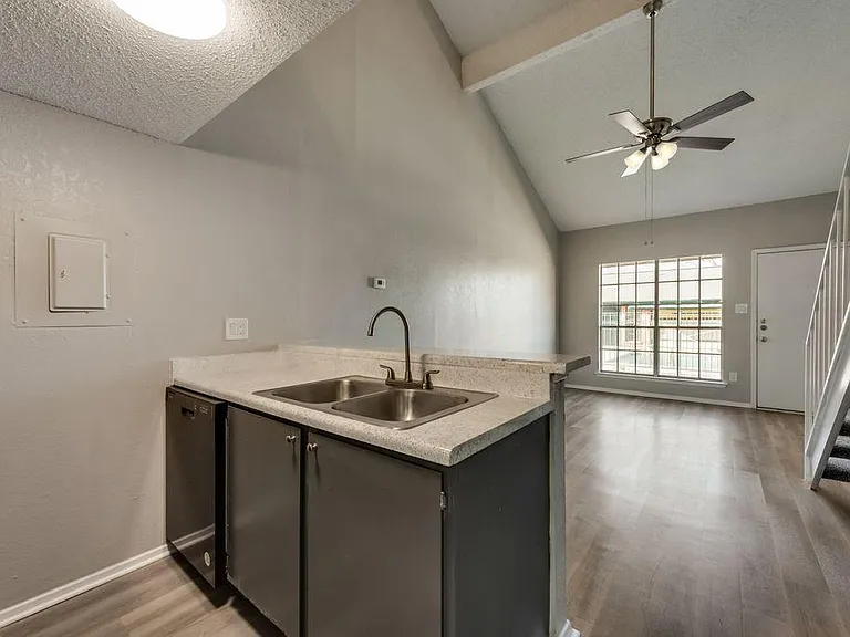 1217 Pecan Square Dr #27 — Photo 4