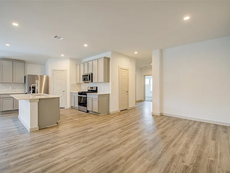 7911 Murciana Dr — Photo 13