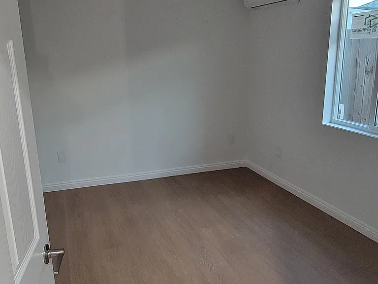 424 W Poplar St #C — Photo 12