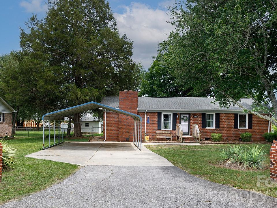 1st image of 522 McDowell Dr
