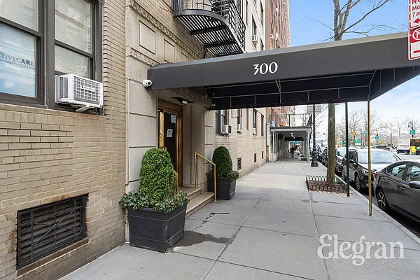 Sold by Elegran | media 8