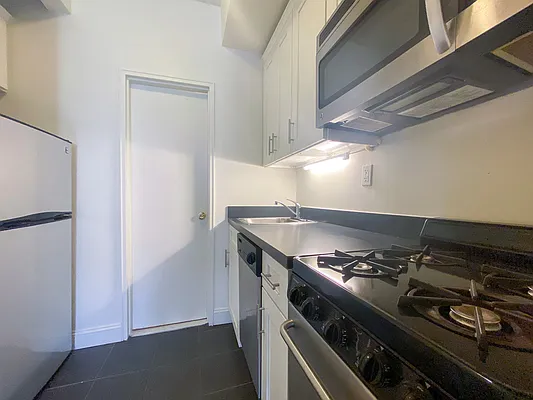 Rented by City Connections Realty | media 17