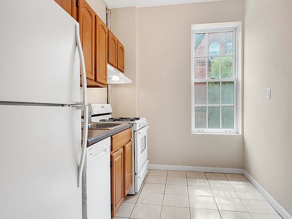 5th image of 460 Amsterdam Ave #2A
