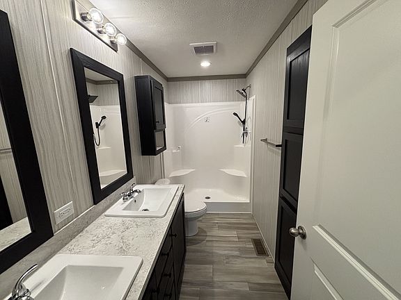 5th image of 131 Arlington Dr