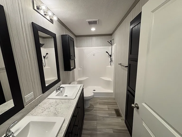 131 Arlington Dr — Photo 5