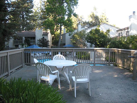 4th image of 19233 Vineyard Ln