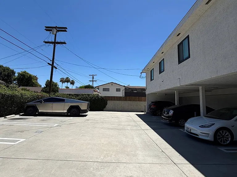 5500 Vesper Ave #4 — Photo 31