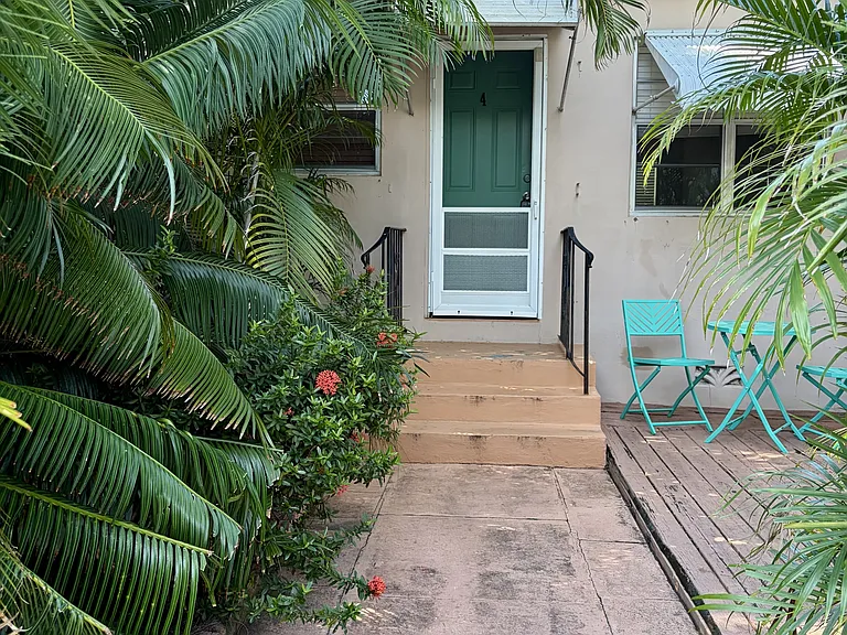 231 S Palmway #4 — Photo 1