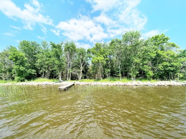 41503 Elm Dr, Warroad, MN 56763