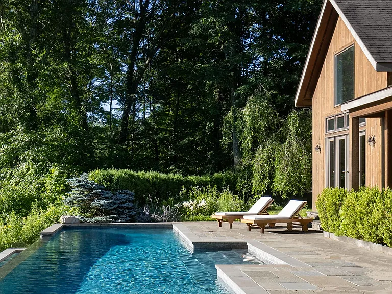 8 River Bend Ln — Photo 14