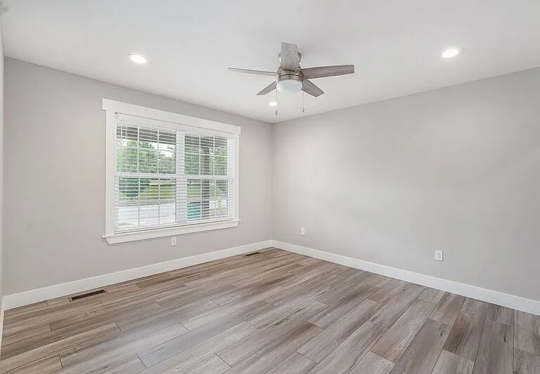 1120 N Clay Ave — Photo 9