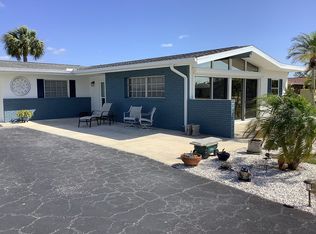 402 Palm Creek Dr, Englewood, FL 34223