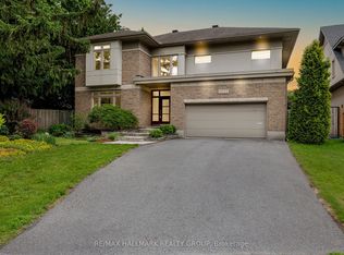 1934 Lenester Ave, Ottawa, ON K2A 1J9