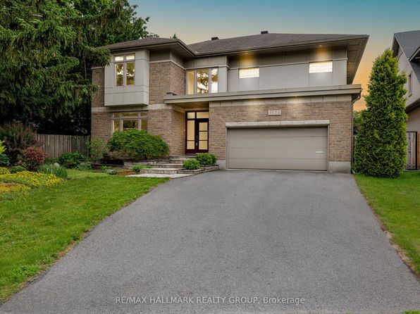 1934 Lenester Ave, Ottawa, ON K2A 1J9