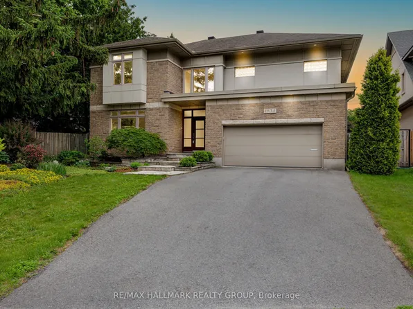 1934 Lenester Ave, Ottawa, ON K2A 1J9