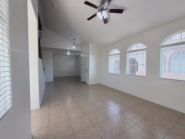 7164 S 48th Gln — Photo 10