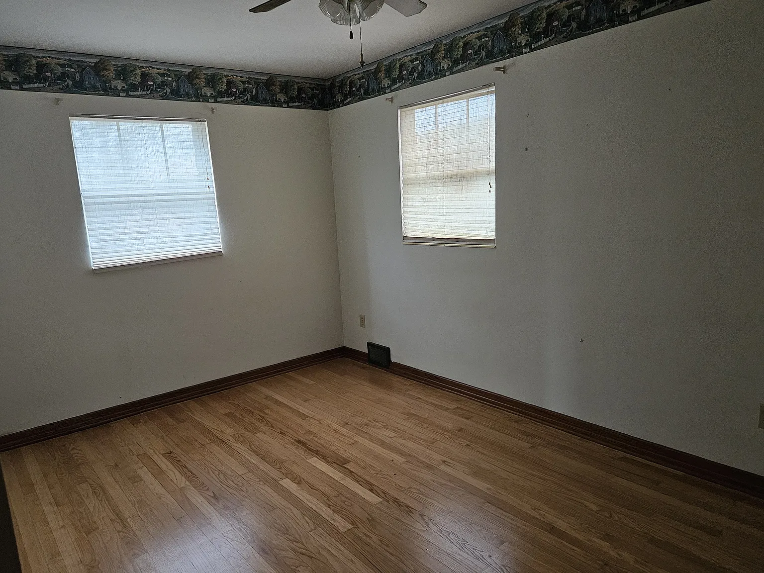 5 bed, 2.5 bath, 2730 sqft, $2,300 — Photo 3