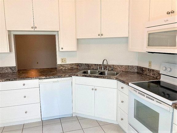 2nd image of 1980 Westminster Cir APT 1