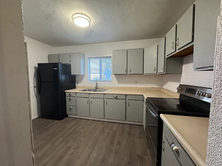 132 Ash St — Photo 8