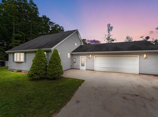 668 W 18 1/2 Rd, Mesick, MI 49668