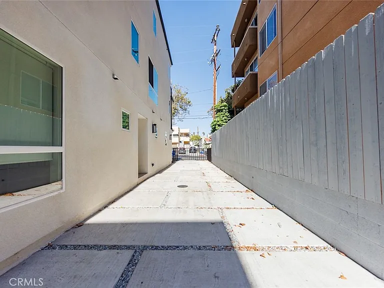 1243 N Sycamore Ave — Photo 41