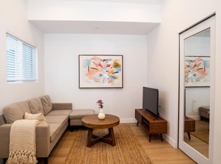 22109 Victory Blvd, Canoga Park, CA 91303