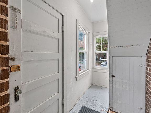 5th image of 204 Bedford Pl