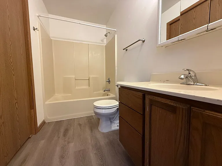 445 California St — Photo 9