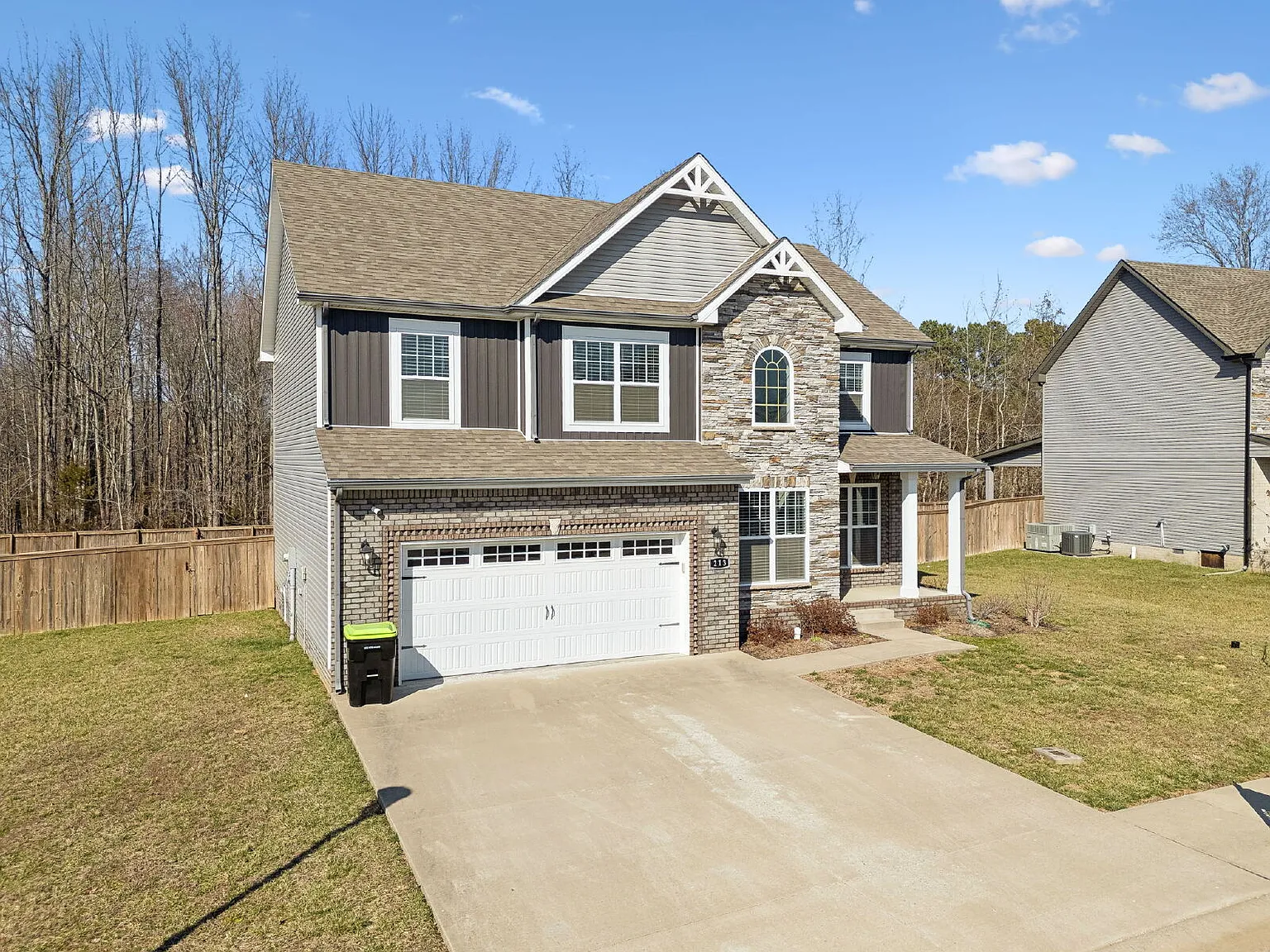 4 bed, 2.5 bath, 2230 sqft, $2,495 — Photo 2