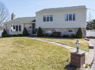 24 Harwood Dr, Glen Cove, NY 11542