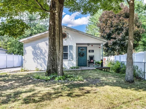 133 Mohican Ave, Houghton Lake, MI 48629