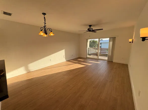7477 SW 82nd St APT C314, Miami, FL 33143