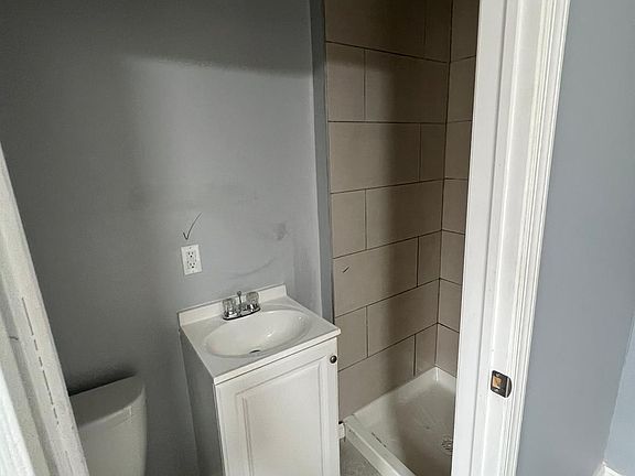 5th image of 341 S 10th St Floor 2