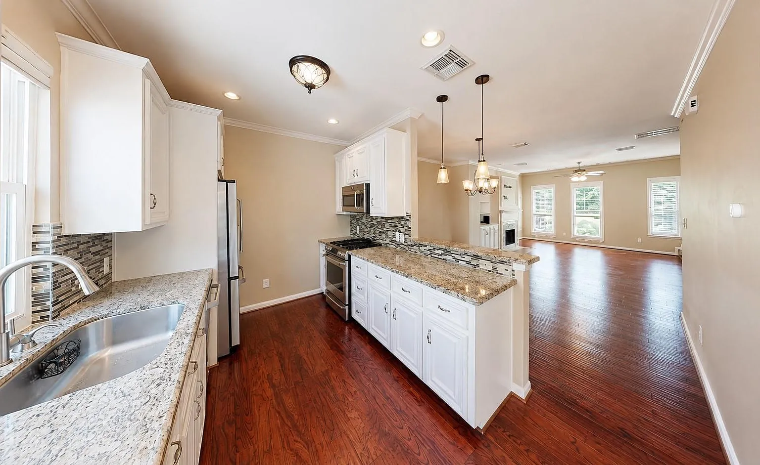 2 bed, 2.5 bath, 2078 sqft, $2,700 — Photo 3