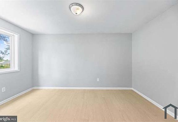 4th image of 1953 19th Pl SE #1023