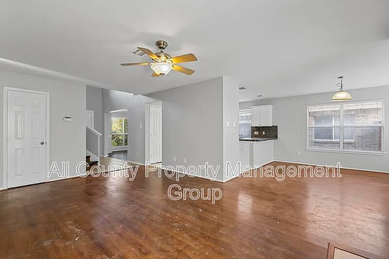 4 bed, 3.5 bath, 2551 sqft, $2,295 — Photo 4