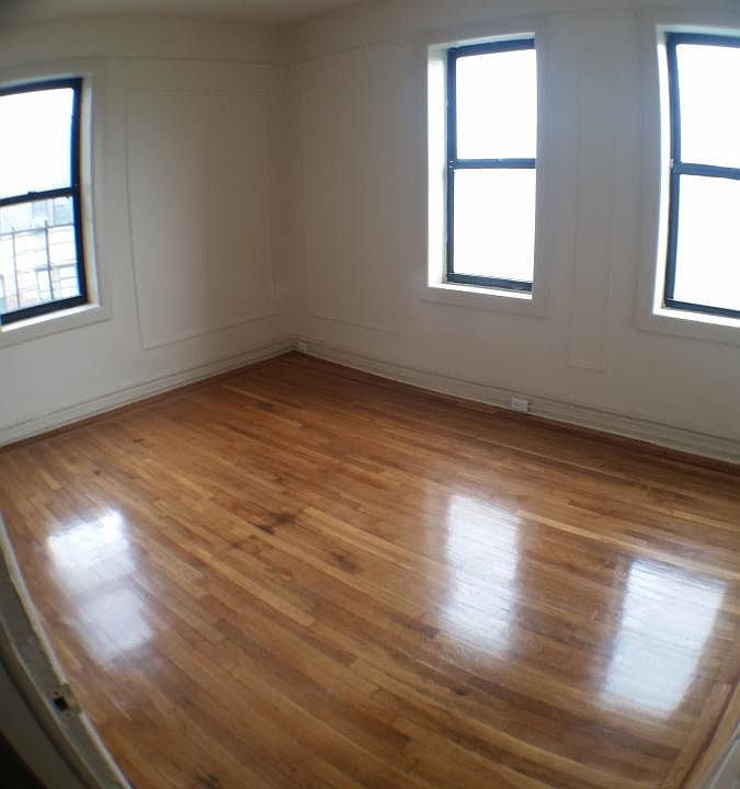 2nd image of 2103 Ryer Ave #4