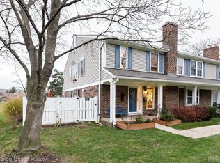 42198 Roscommon St, Northville, MI