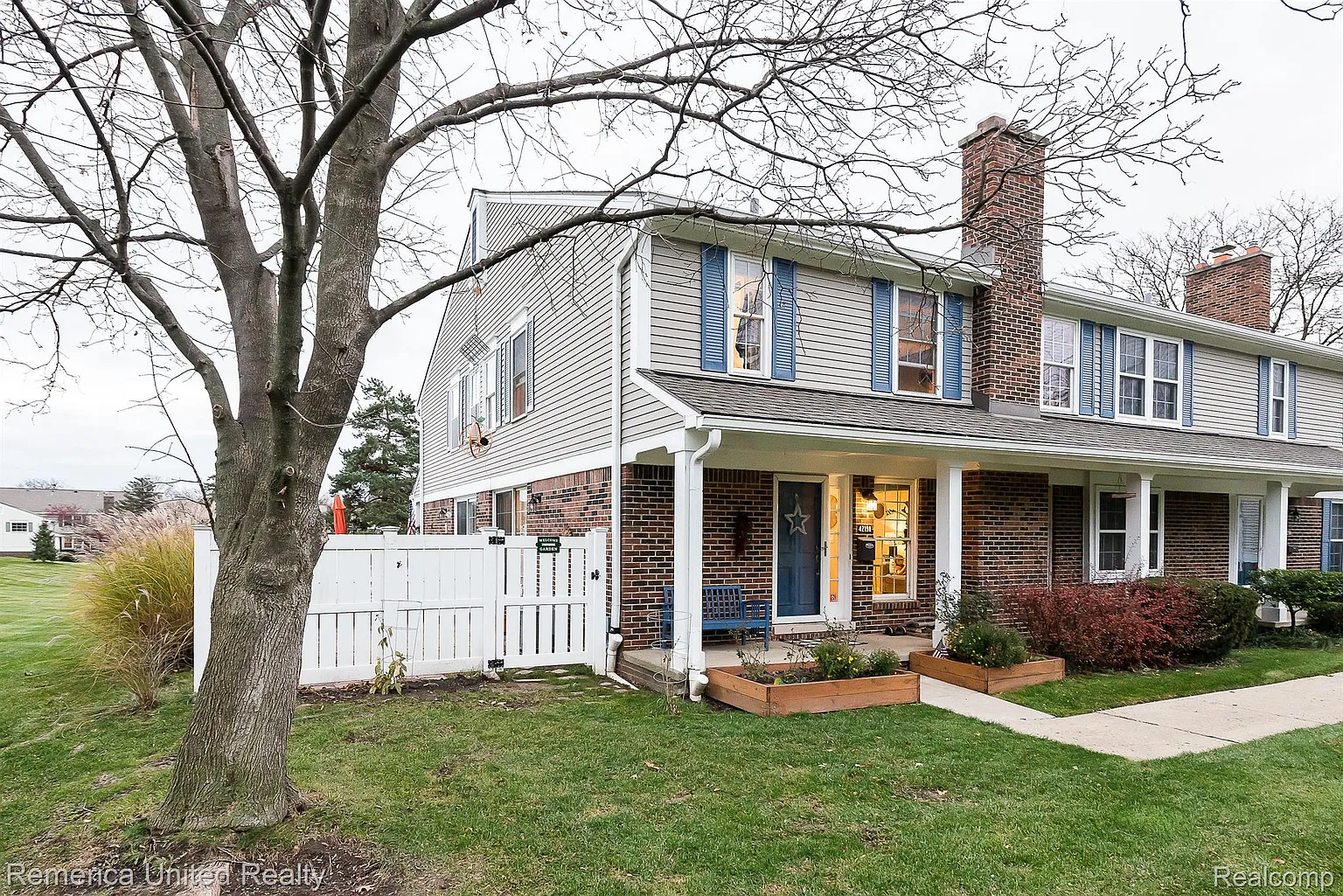 42198 Roscommon St photo 1