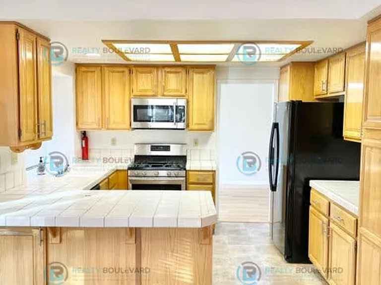 6073 Torrington Dr — Photo 6