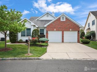 22 London Dr, Monroe Township, NJ 08831