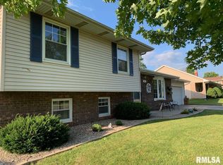 20 Eisenhower Dr, Jacksonville, IL 62650